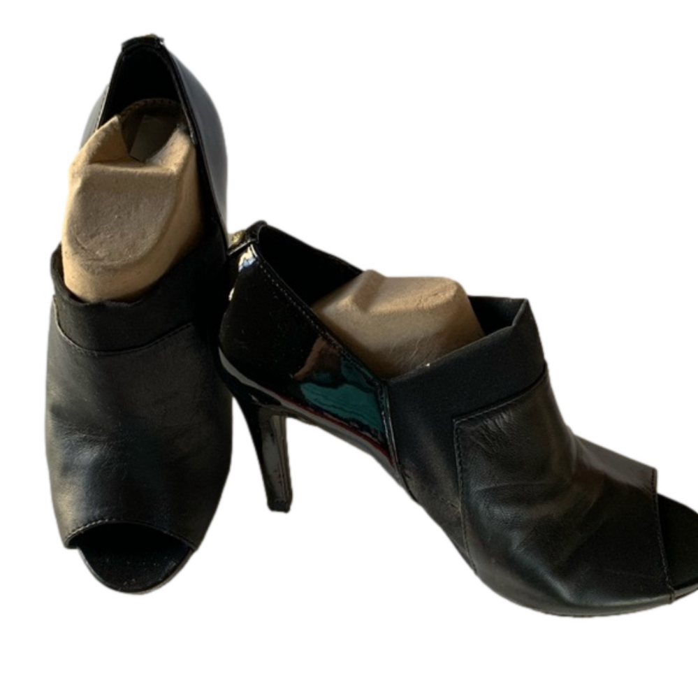 Anne Klein black leather open toe shoes size 7.5
